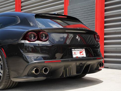 Used 2017 Ferrari GTC4Lusso AWD/4WD image 7