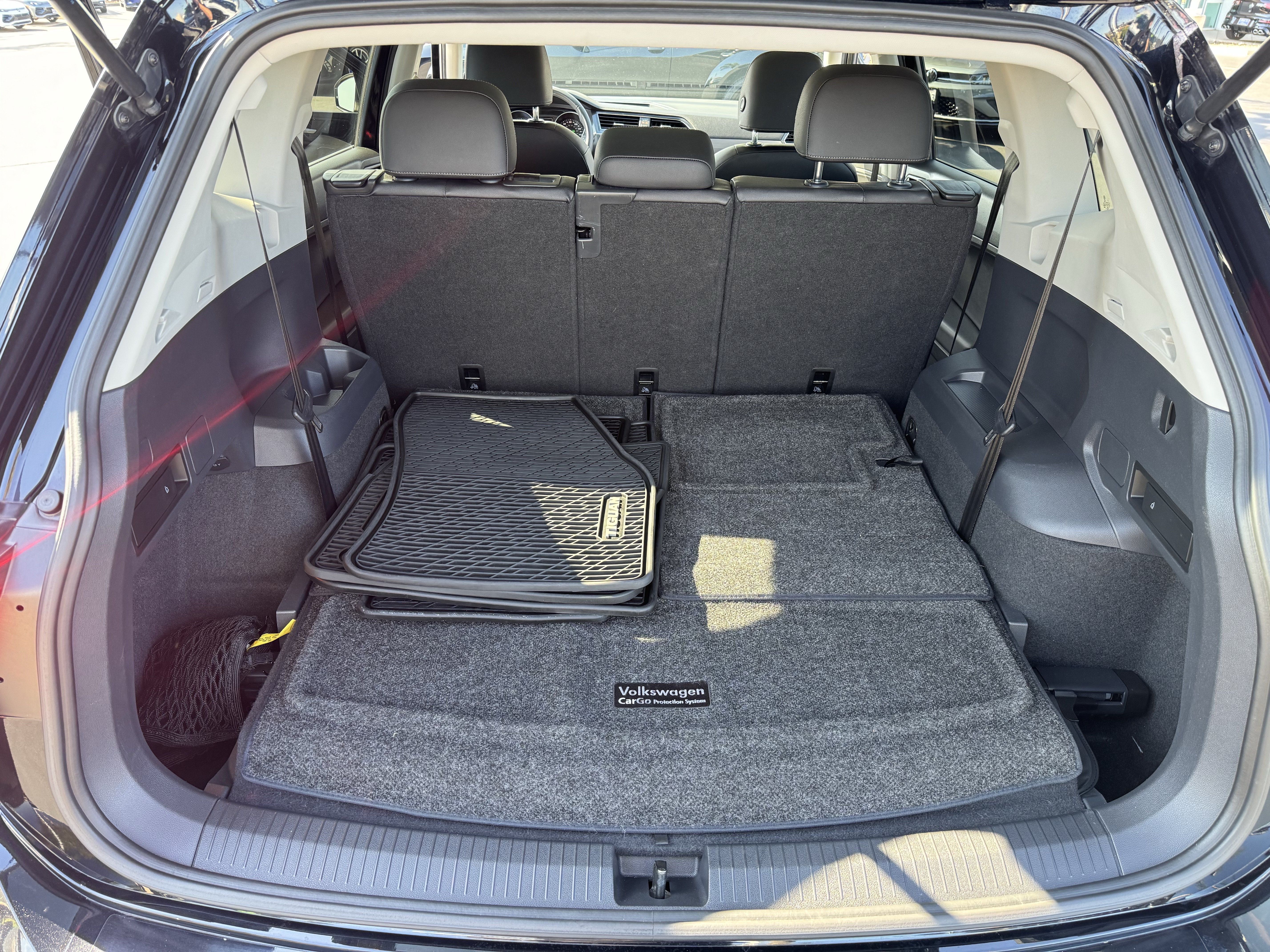 Used 2020 Volkswagen Tiguan SE w/ Panoramic Sunroof Package FWD image 32