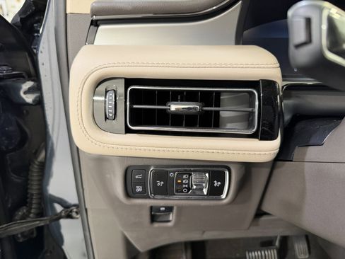 Used 2023 Lincoln Nautilus AWD w/ Premium Package image 20