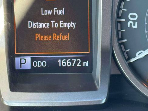 Used 2023 Toyota Tacoma SR5 RWD image 27