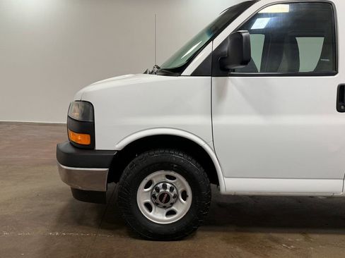 Used 2017 GMC Savana 2500 image 41