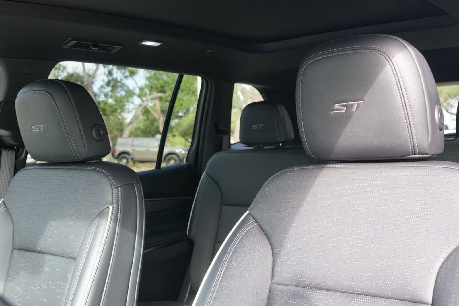Used 2025 Buick Enclave Sport Touring w/ Super Cruise Package FWD image 11