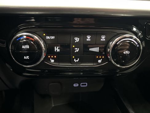 Certified 2025 Chevrolet Trax LT w/ LT Convenience Package image 30