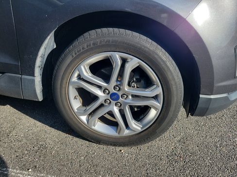 Used 2018 Ford Edge Titanium FWD image 7