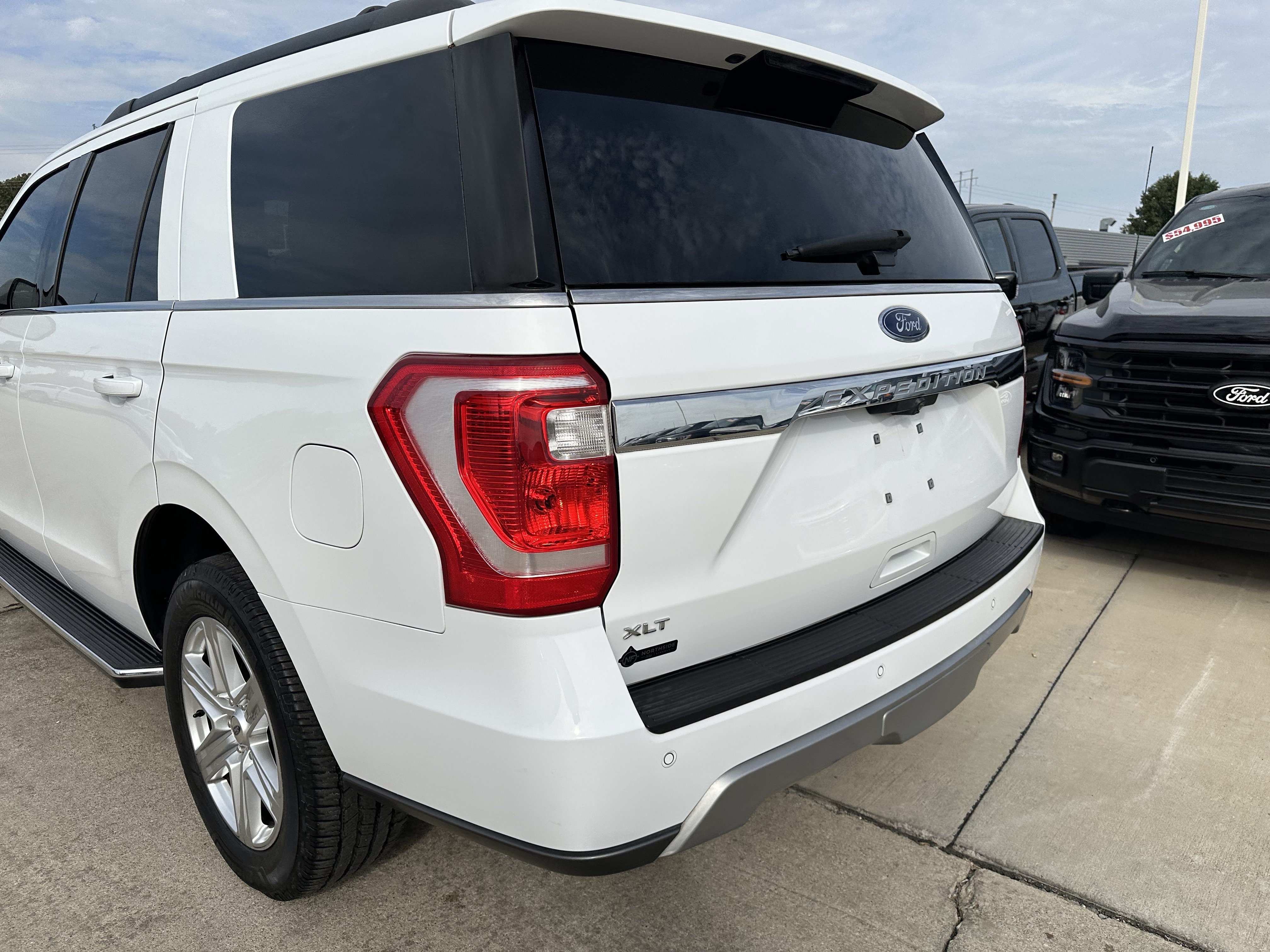 Used 2020 Ford Expedition XLT w/ Equipment Group 202A AWD/4WD image 8