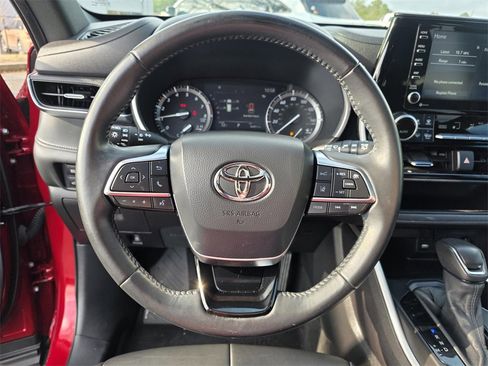 Used 2021 Toyota Highlander XSE image 16