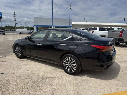 Used 2025 Nissan Altima 2.5 SV FWD image 15