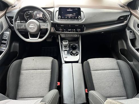Certified 2022 Nissan Rogue SV FWD image 18