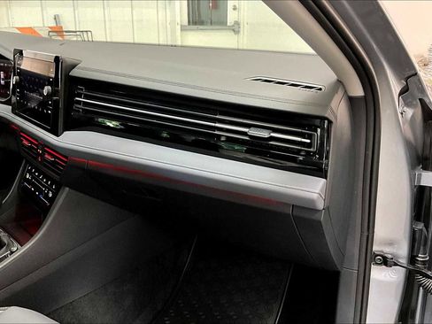 New 2025 Volkswagen Jetta SEL image 25