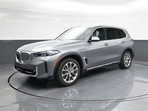 New 2026 BMW X5 xDrive50e w/ Climate Comfort Package image 8