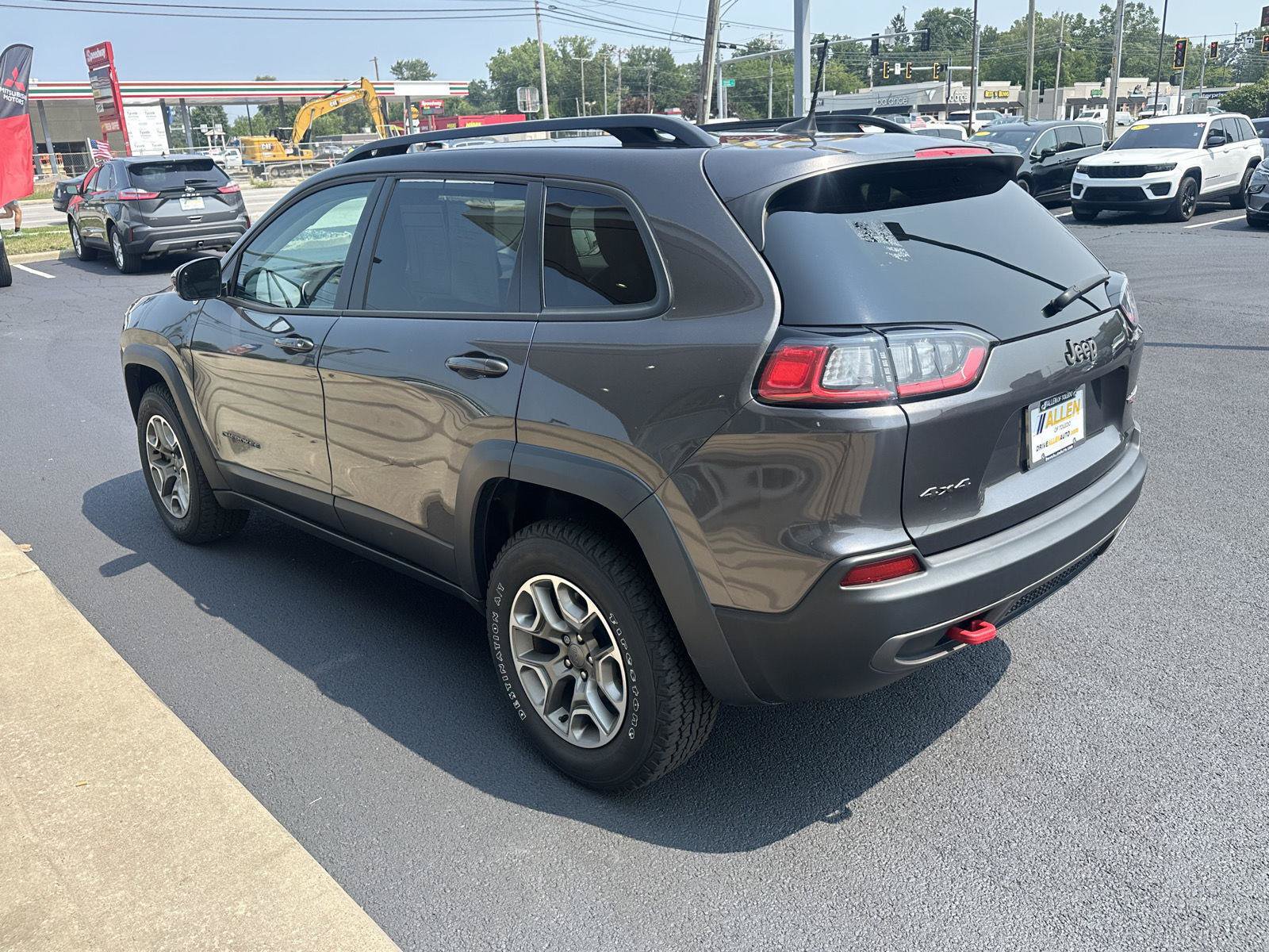 Used 2022 Jeep Cherokee Trailhawk AWD/4WD image 7