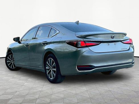 Used 2021 Lexus ES 300h w/ ES 300h Ultra Luxury Package FWD image 4