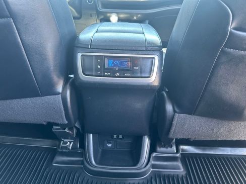 Used 2018 Toyota Highlander Limited AWD/4WD image 30