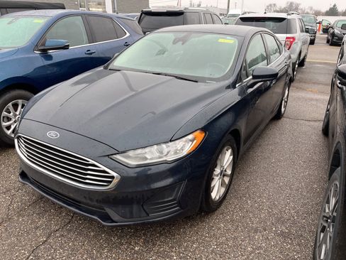 Used 2020 Ford Fusion SE image 2