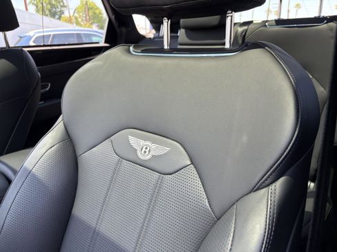 Used 2024 Bentley Bentayga image 22