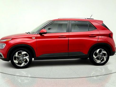 Used 2023 Hyundai Venue Limited FWD image 8