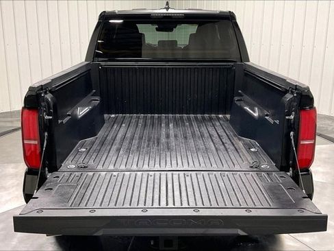 Used 2024 Toyota Tacoma SR5 AWD/4WD image 39