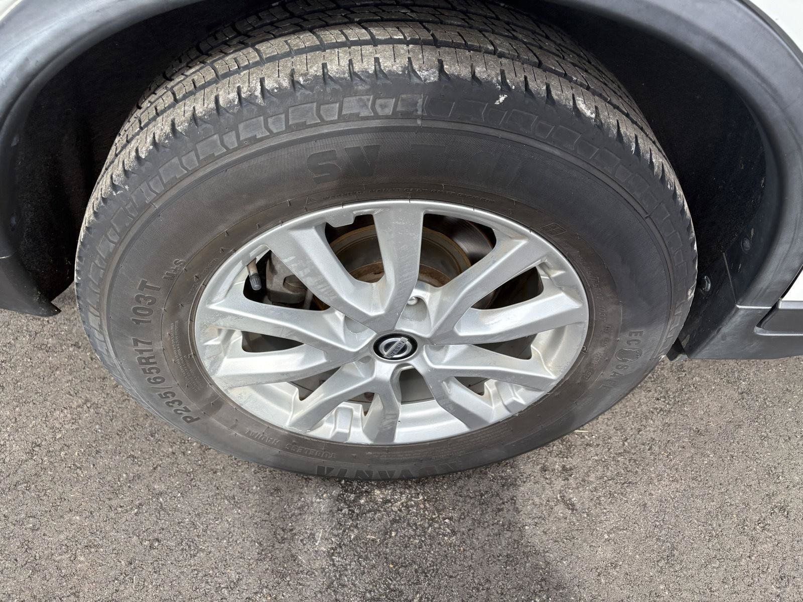 Used 2020 Nissan Rogue SV FWD image 28