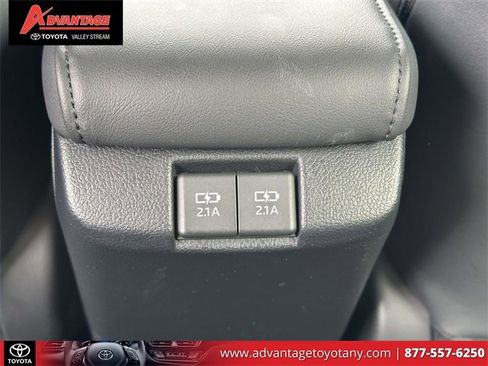 Used 2022 Toyota Prius Prime XLE image 16