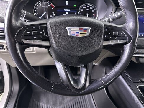 Used 2022 Cadillac XT4 Luxury w/ LPO, ONYX Package image 11