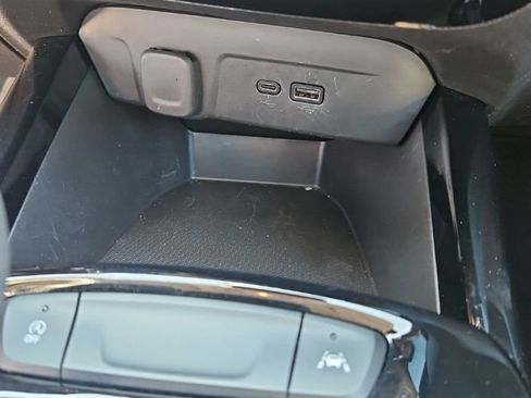 Used 2025 Chevrolet Trax LT FWD image 26