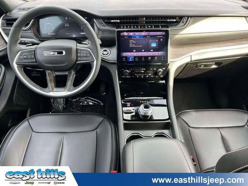 Certified 2024 Jeep Grand Cherokee Limited w/ Black Appearance Package AWD/4WD image 17