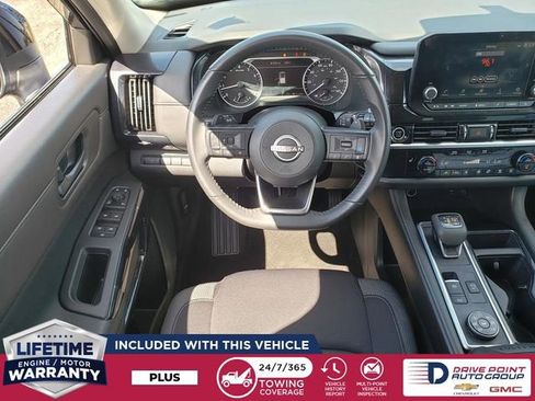 Used 2024 Nissan Pathfinder SV image 18