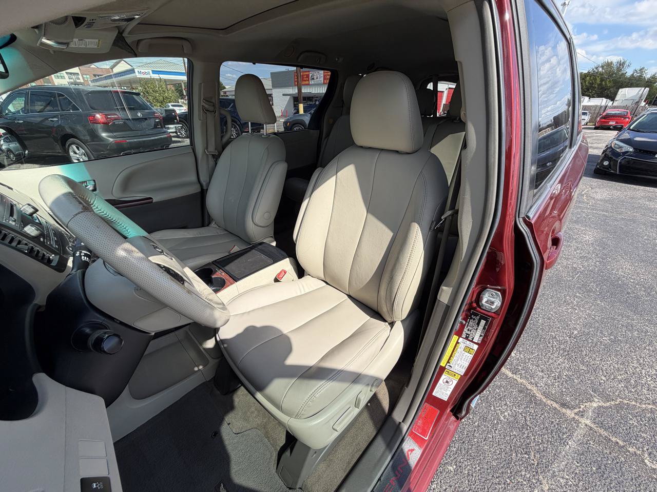 Used 2012 Toyota Sienna XLE FWD image 10