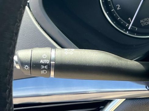 Used 2023 Cadillac XT4 Luxury w/ Cold Weather Package AWD/4WD image 25