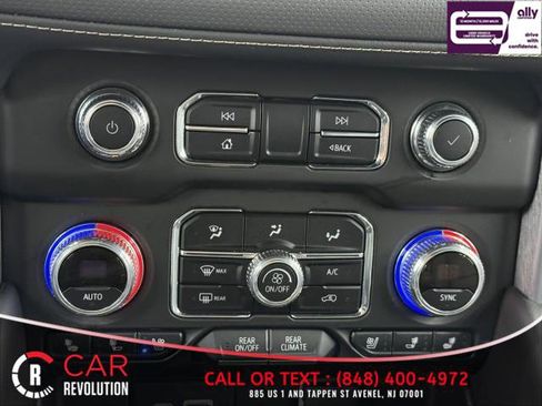 Used 2024 GMC Yukon XL SLT image 36