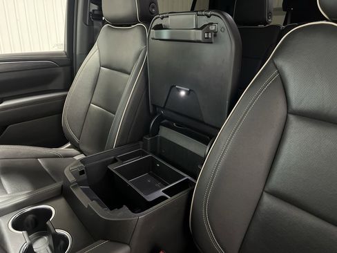 Used 2022 GMC Yukon SLT w/ SLT Luxury Package image 36