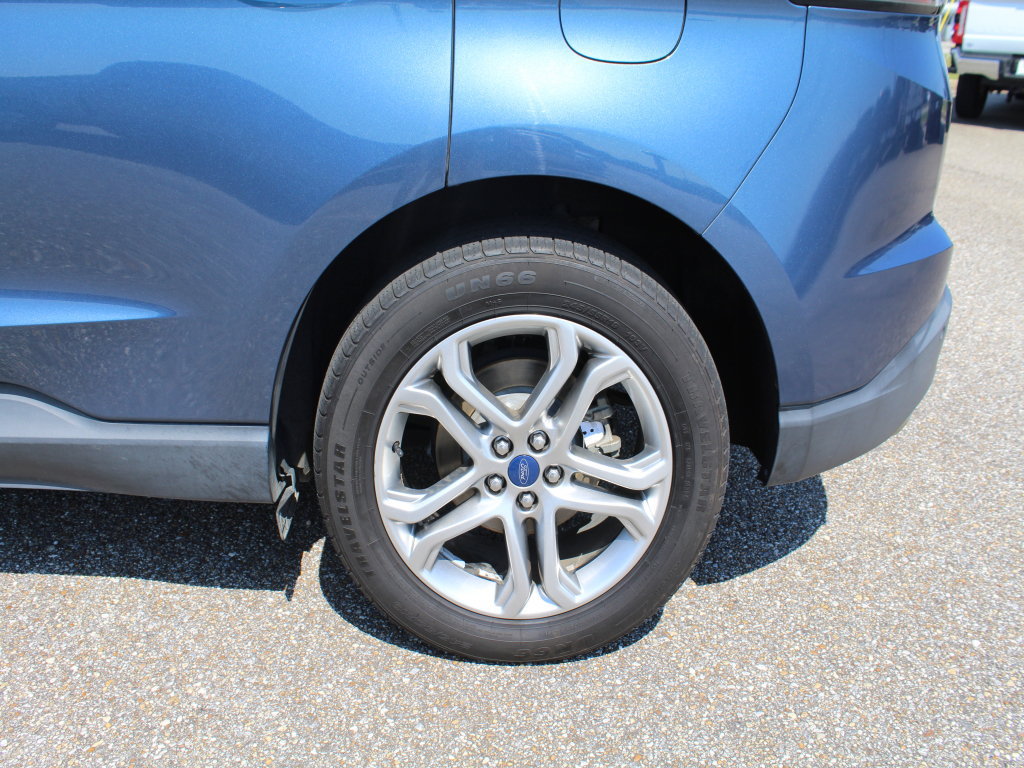 Used 2018 Ford Edge Titanium w/ Ford Safe & Smart Package FWD image 20