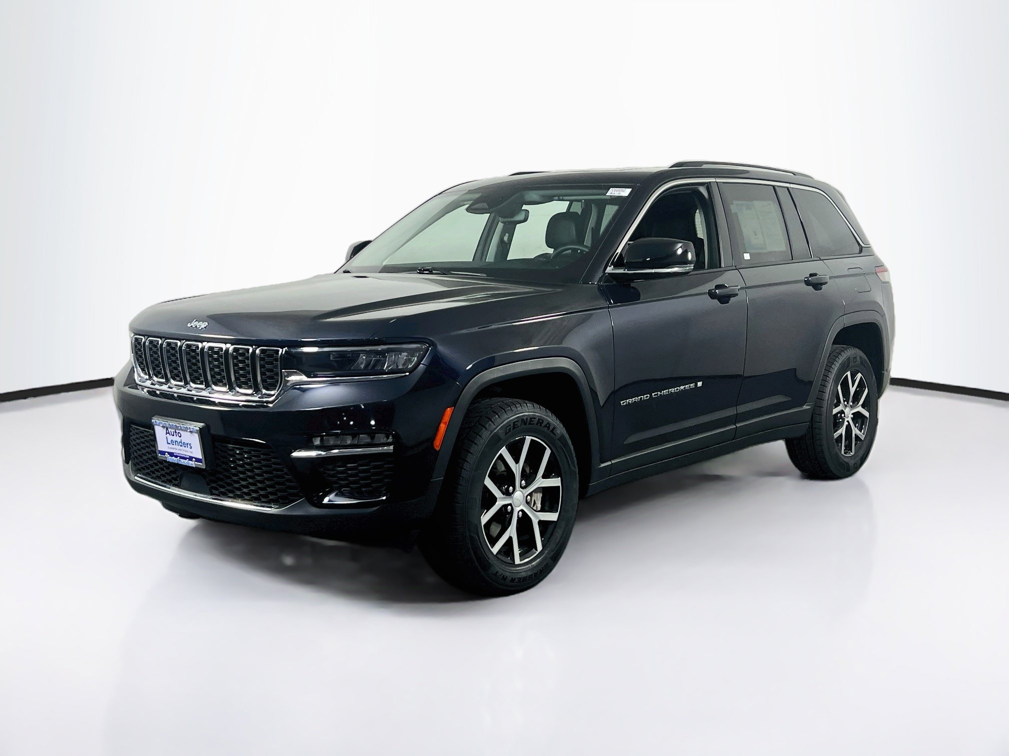Used 2023 Jeep Grand Cherokee Limited AWD/4WD image 1