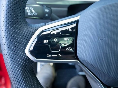 Used 2024 Volkswagen Tiguan SEL R-Line image 23