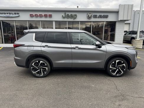 Used 2023 Mitsubishi Outlander SE image 8