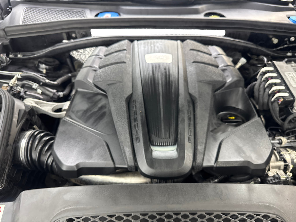 Used 2020 Porsche Macan Turbo AWD/4WD image 79