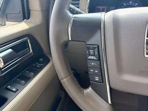 Used 2015 Lincoln Navigator 4WD image 16