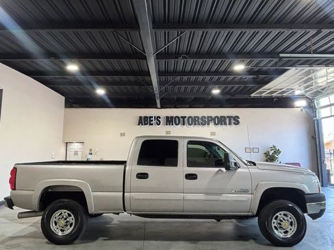 Used 2006 Chevrolet Silverado 2500 LT w/ Heavy-Duty Power Package AWD/4WD image 4