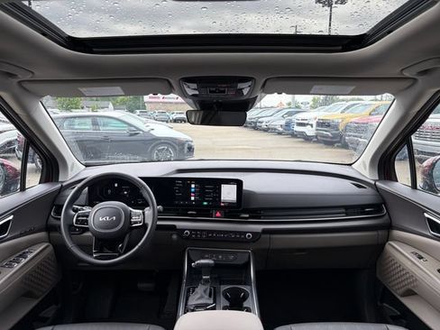 Certified 2025 Kia Carnival SX FWD image 17