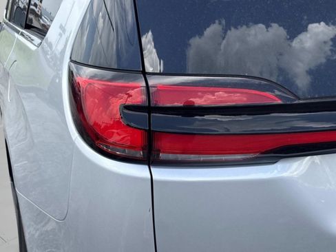 Used 2024 Chrysler Pacifica Touring-L FWD image 37