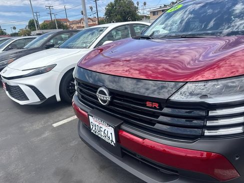 Certified 2026 Nissan Kicks SR FWD image 1