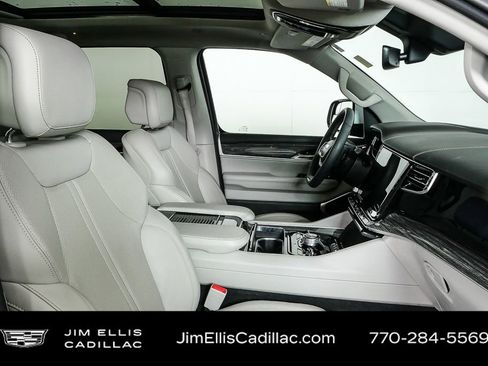 Used 2022 Jeep Wagoneer Series III w/ Premium Group I image 25