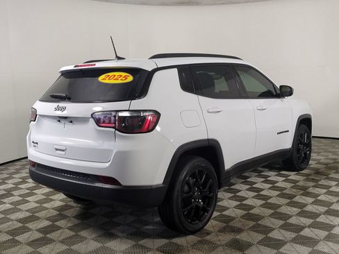 Used 2025 Jeep Compass Latitude w/ Altitude Special Edition AWD/4WD image 5