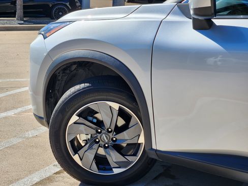 Used 2024 Nissan Rogue SV image 6