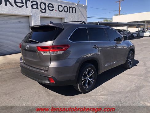 Used 2017 Toyota Highlander Plus image 8