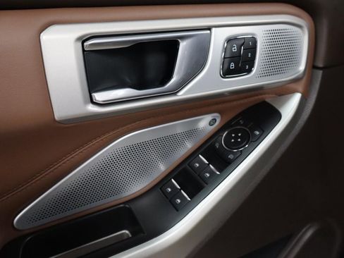 Used 2021 Ford Explorer King Ranch w/ Premium Technology Package image 12