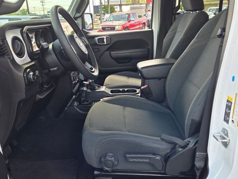 Used 2025 Jeep Wrangler Unlimited Sport AWD/4WD image 5