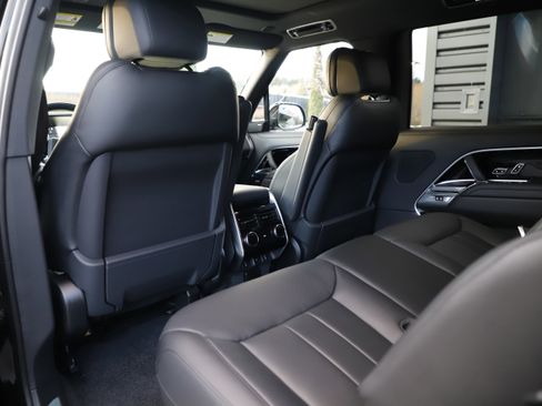 New 2026 Land Rover Range Rover Long Wheelbase SE image 17
