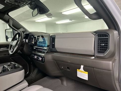New 2026 GMC Sierra 3500 SLE w/ Preferred Package AWD/4WD image 28