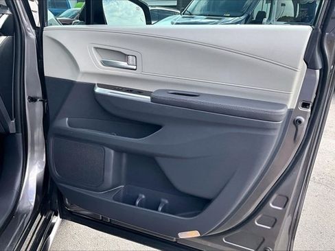 Used 2021 Toyota Sienna XLE FWD image 29
